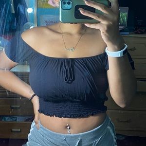 BLACK RUFFLE TOP (F21)